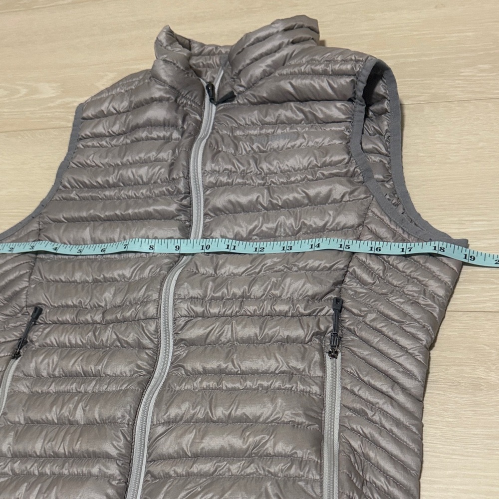Patagonia Women's Silver Quilted Vest - Picture 5 of 7
